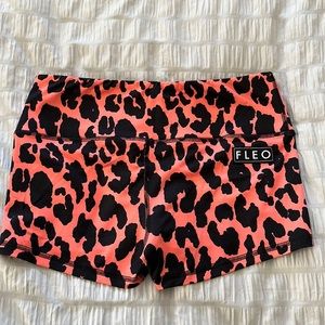 Fleo large single lined high rise original coral leopard short vguc